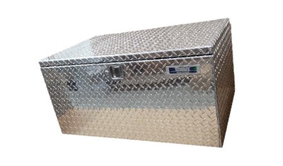 Una caja de aluminio para camioneros y herramientas